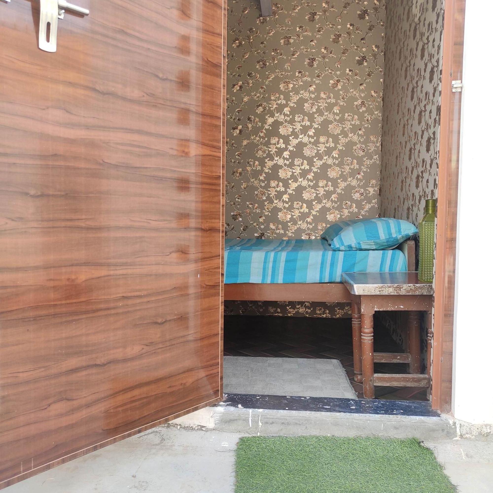 Ira Homestay Mathura - Divine Spiritual Stay Habitación foto